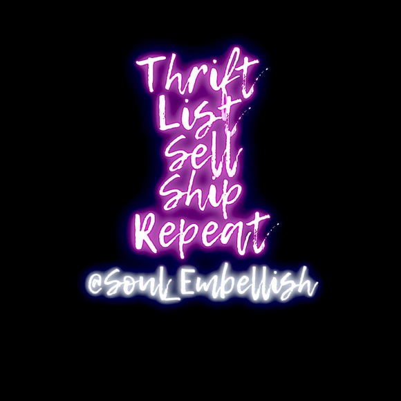 ๐ธ Glam Feminine Dainty Floral Square Scarf Soft Pastel Pink+Sage Green Floral - Picture 13 of 16